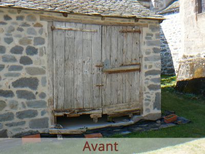 Vieille porte de grange retapée, dans l’Aveyron